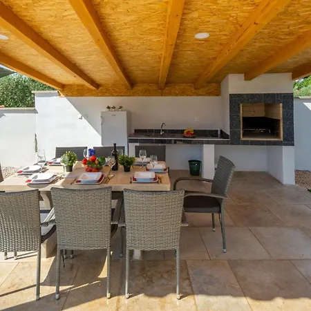 Holiday home Amazing In With Wifi Rosini