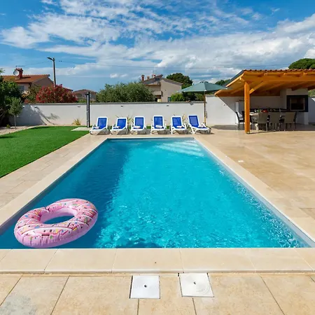 Holiday home Amazing In With Wifi Rosini