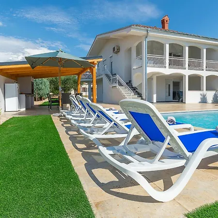 Amazing In With Wifi Holiday home Rosini